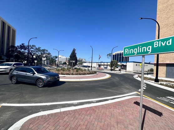 Ringling-Pine roundabout