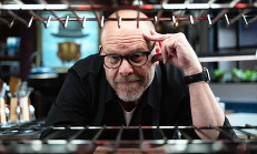 Alton Brown Van Wezel