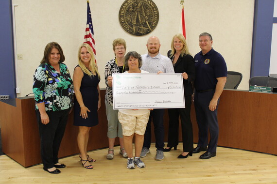 Treasure Isllettes donate check to the city