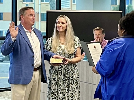 City Manager Charlie Van Zant being sworn in