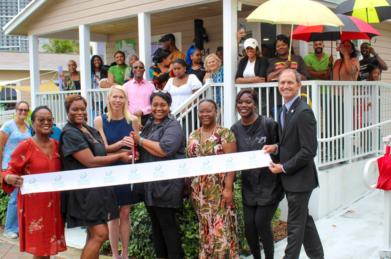 CRA Celebrates Serene Beauty Suite Grand Opening at Styx Promenade - Group Photo in front of store! 