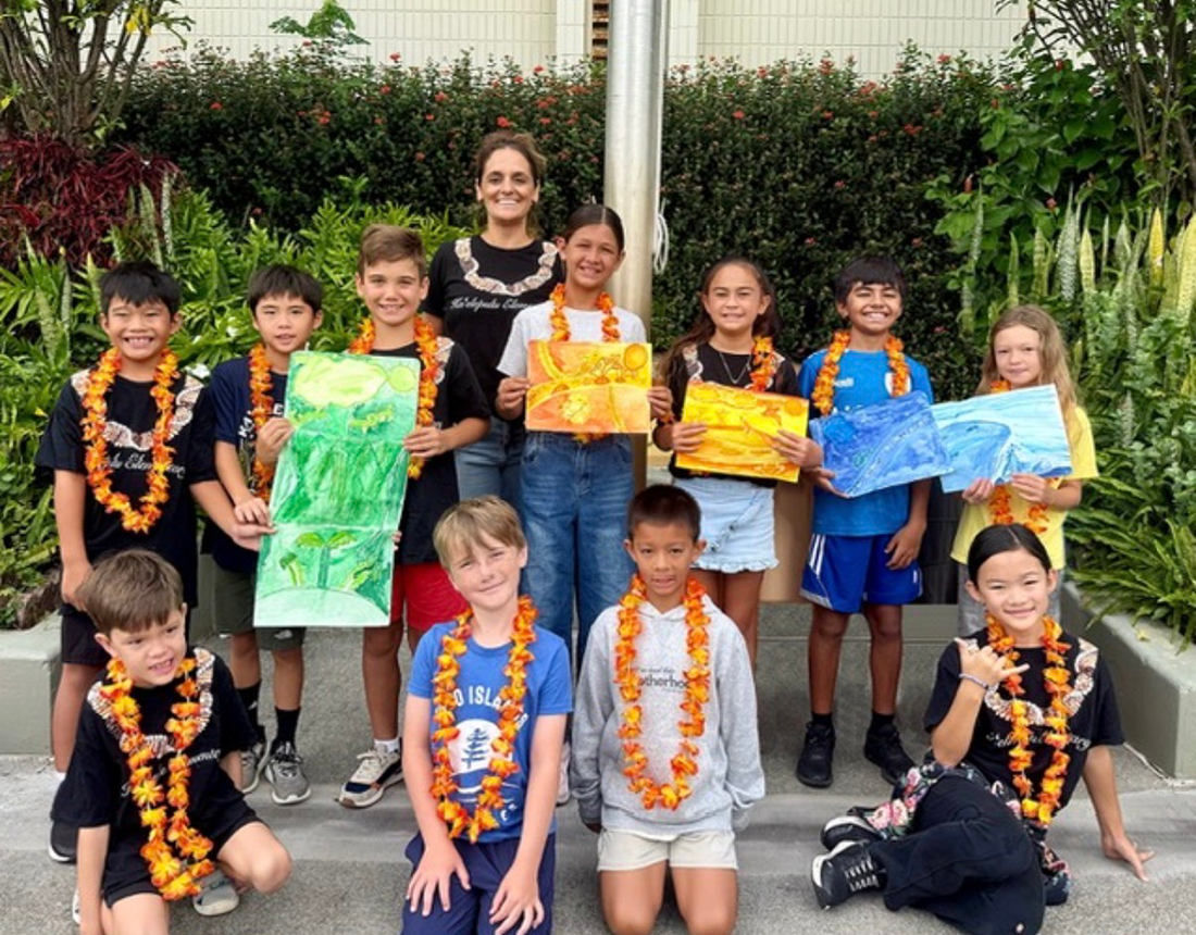 Kaelepulu Elementary students wearing lei