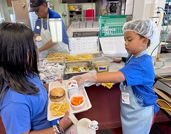Students serve lunch at Kahului Elementary