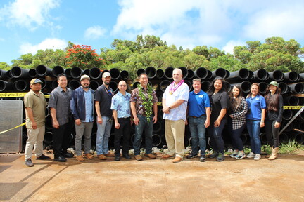 Photo 1 Department of Water staff with Mayor Derek Kawakami 