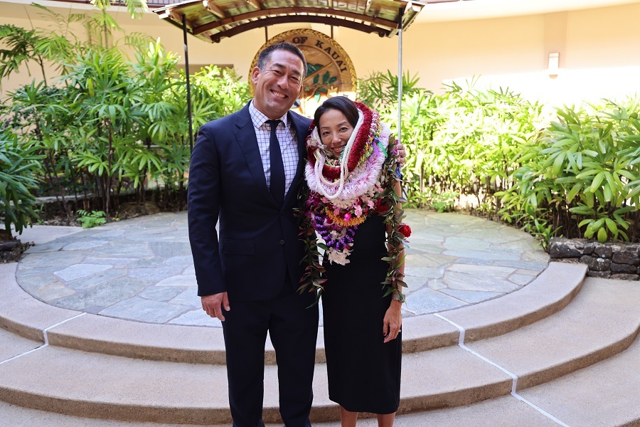 Emily Ishida and Mayor Kawakami