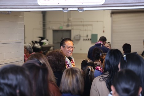 Mayor Kawakami (center) greets county workers at the Kapa‘a DMV Satellite blessing on Feb. 6, 2025.