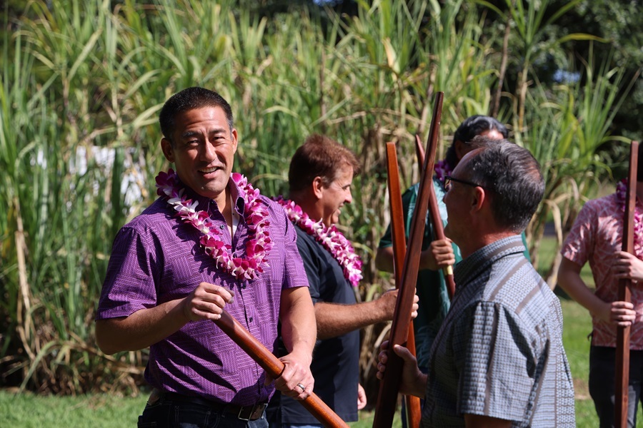 Mayor Kawakami (left) at a blessing for the Kōloa Road Bridge and Kīpū Bridge Project on Wednesday, Feb. 26.