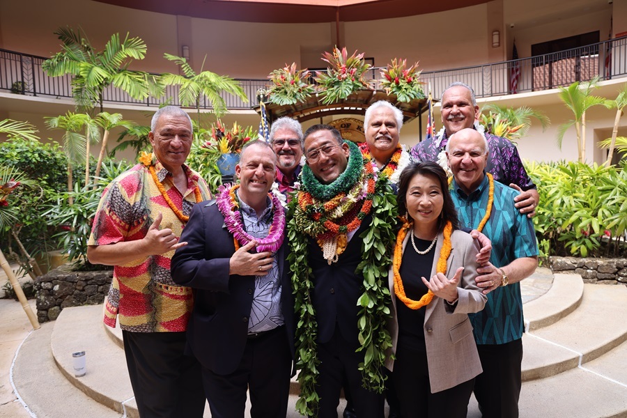 From left to right: dignitaries.