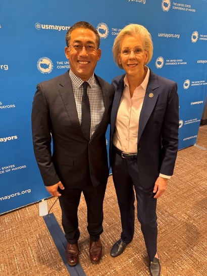 Mayor Kawakami with Tampa Mayor Jane Castor