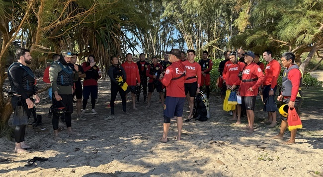 2026-01-29 First responders meet at base camp to discuss search effort plans.