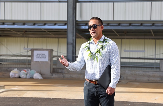 Mayor Derek S.K. Kawakami addresses the crowd at the blessing ceremony.