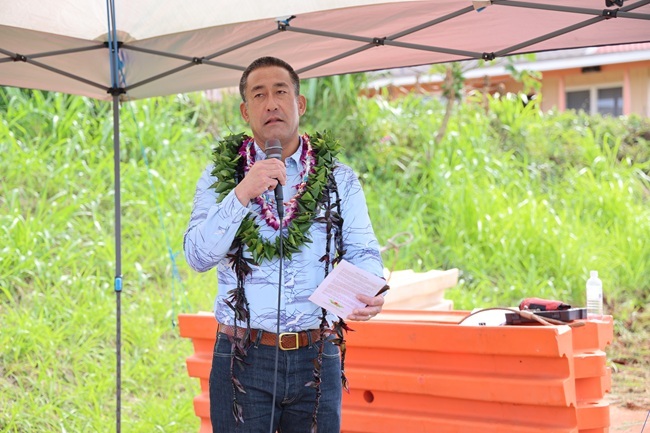 Mayor Derek S.K. Kawakami gives remarks at the Lima Ola Community Garden blessing.