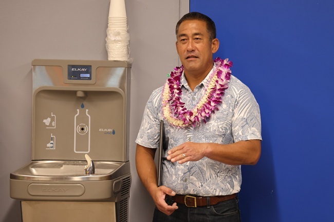 Mayor Derek S.K. Kawakami speaks to the crowd at the Hanapēpē Baseyard blessing.
