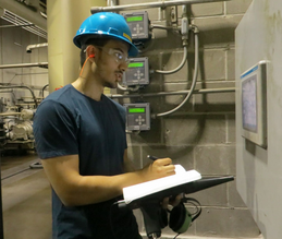 JBS Ottumwa P2 Intern checking monitor