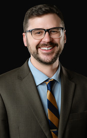 Headshot of Lee Grossman