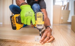 Construction worker's hands
