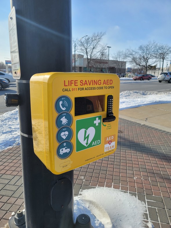 A picture of an AED