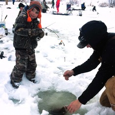 kids ice fishing