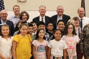 Governor with students_1