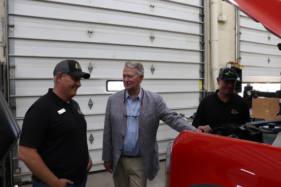 Gov looking under the hood