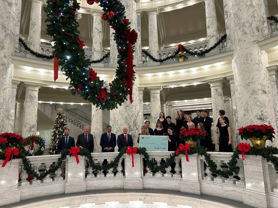 Big check and Capital Singers