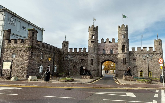 macroom-castle-gates-entrance-2020