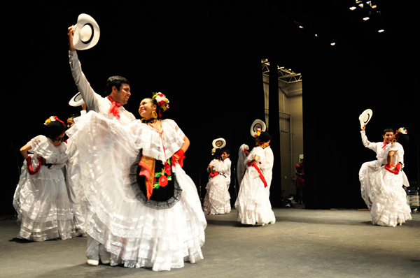 Jalisco dancing