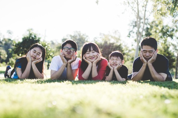asian family closing eyes