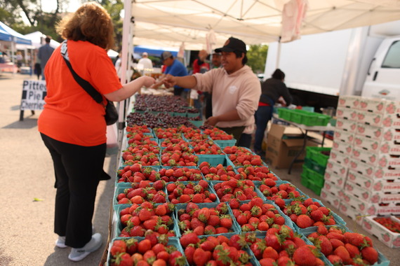 Farmers Mkt Strawberries 2023