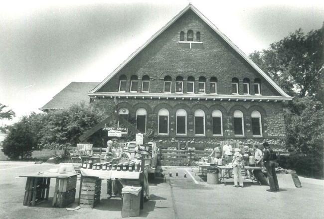 Oak Park Farmers' Market first year at Pilgrim Church in 1978