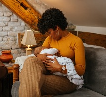 Breastfeeding_on_couch
