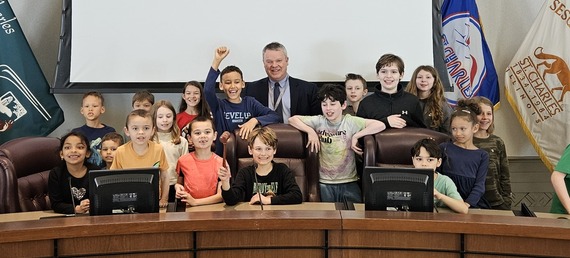 St. Charles homeschooled Kids pose with Mayor Hull in Council Chambers