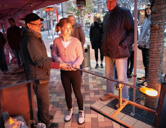 Lisa Pelo glass blowing