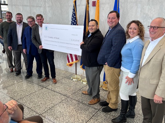 KCHD lead team accepts check from HUD