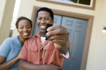 Image of a man holding house keys