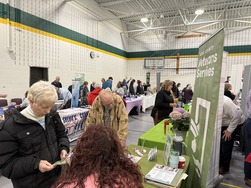 Veteran Service Office speaking to woman at Senior Expo about benefits