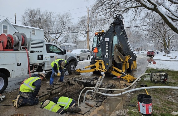 Staff repairing water main break on W 11th 1-5-24