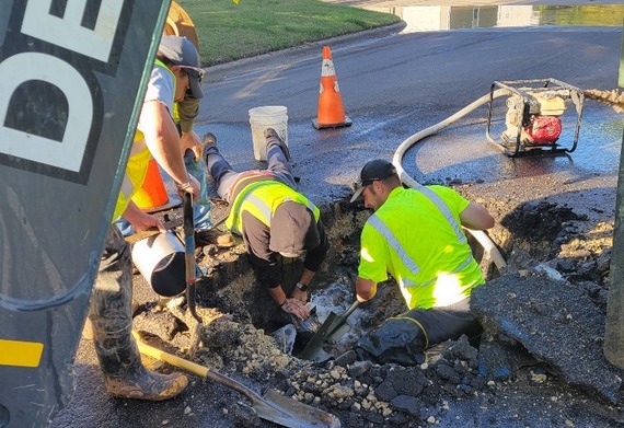 Water main break repair 