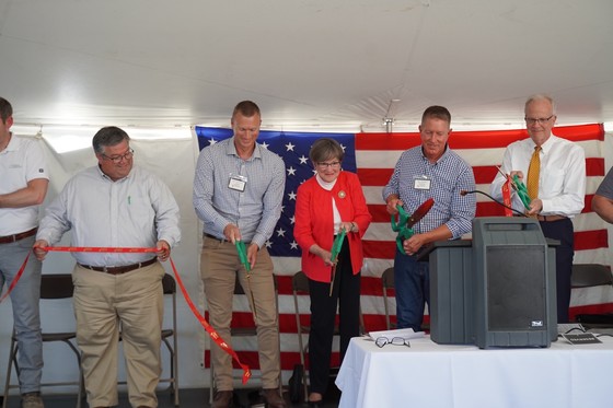 Governor Kelly Cuts Ribbon on Amber Wave Facility