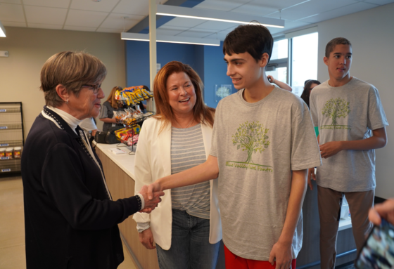 Governor Kelly meets students running the new Blue Valley Food Pantry