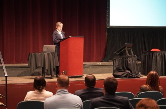 Governor Kelly speaks to an audience