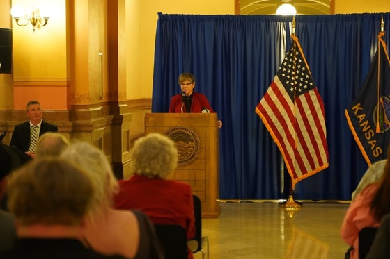 Governor Kelly speaks to an audience