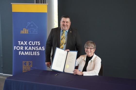 Governor Kelly and Kansas State Senator Rob Olson at the Olathe bill signing ceremony