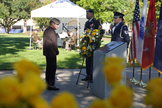 Governor Kelly lays a wreath at the Gold Star Families Recognition and Remembrance Ceremony