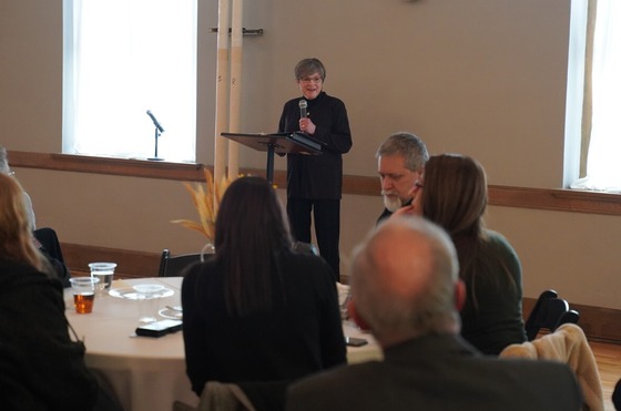 Governor Kelly speaks to an audience