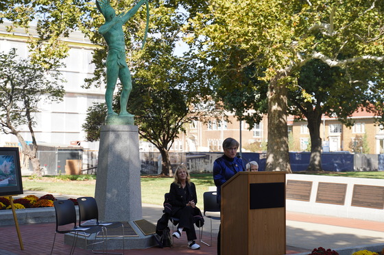 Governor Kelly speaks at the dedication ceremony