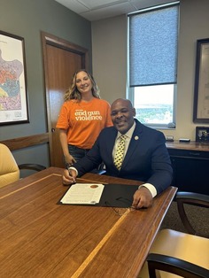 Mayor Signing Proclamation for Gun Violence Awareness Day un 2024 