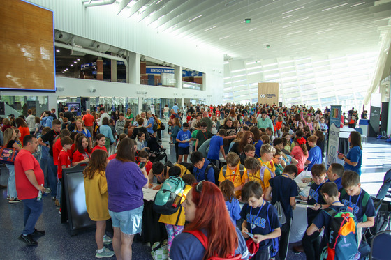 A crowd of hundreds of people fill the Central Bank Center