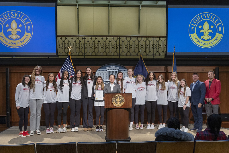 Louisville womens volleyball team