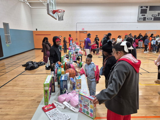 Light Up Newburg 2025 1